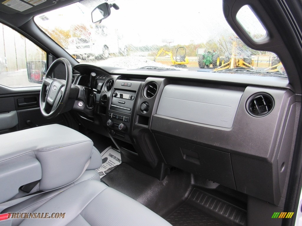 2014 F150 XL Regular Cab - Oxford White / Steel Grey photo #12