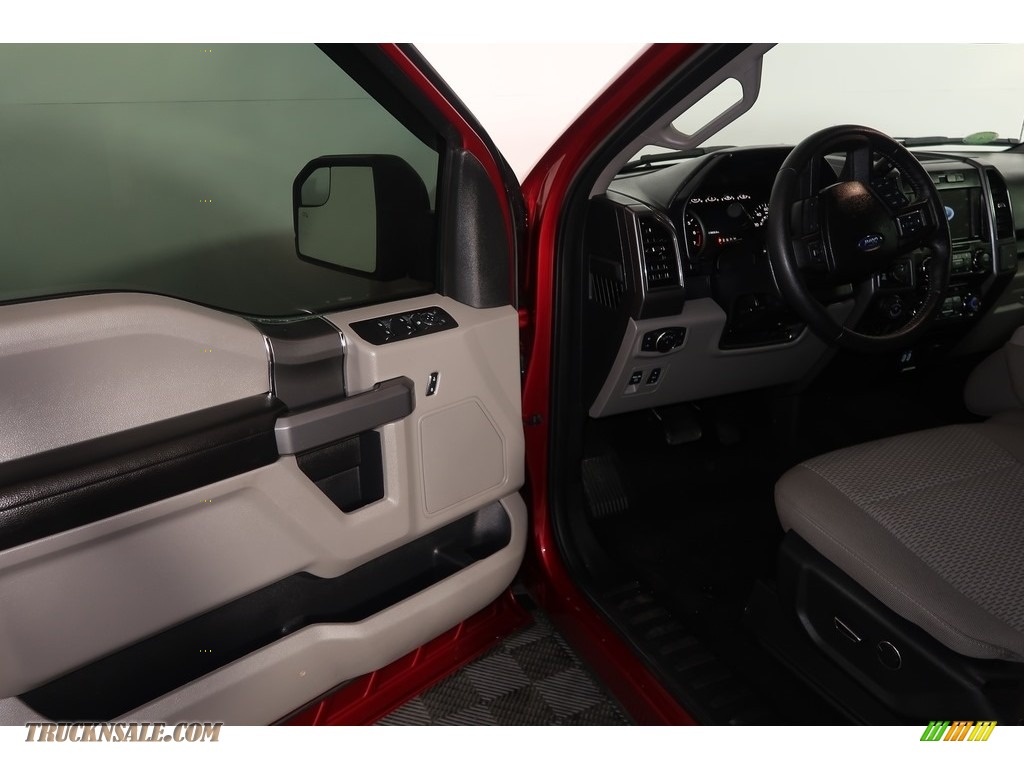 2018 F150 XLT SuperCrew 4x4 - Ruby Red / Earth Gray photo #34