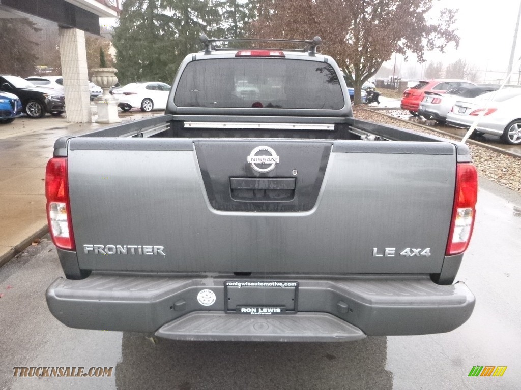 2007 Frontier LE Crew Cab 4x4 - Storm Gray / Charcoal photo #8