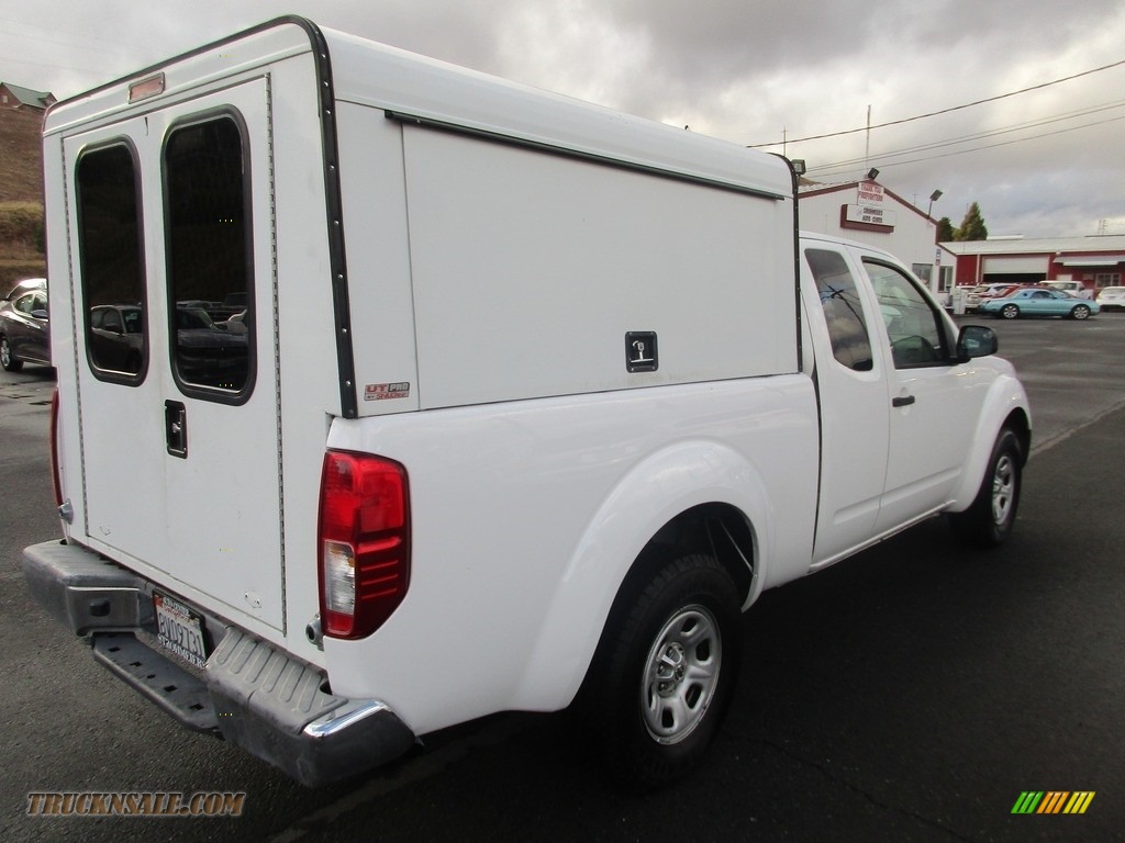 2009 Frontier XE King Cab - Avalanche White / Graphite photo #7