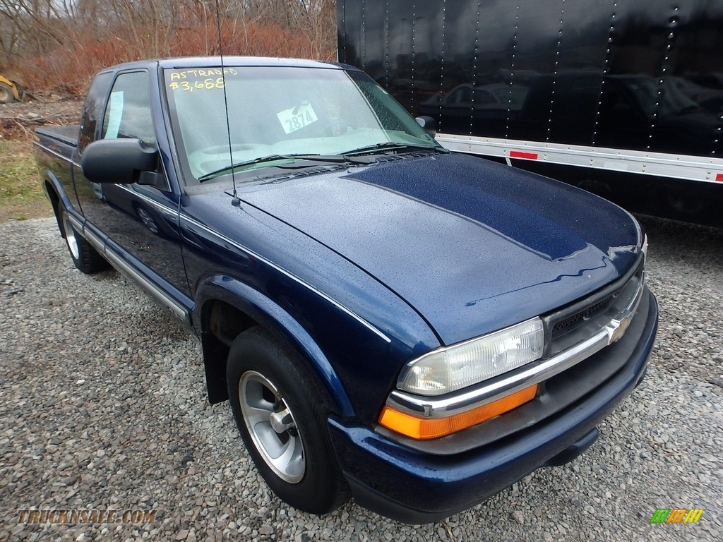 2001 S10 LS Extended Cab - Indigo Blue Metallic / Medium Gray photo #5
