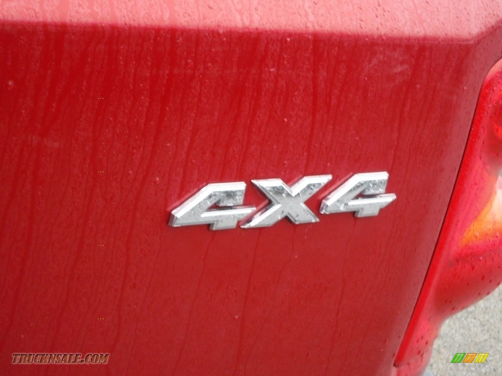 2010 Dakota Big Horn Crew Cab 4x4 - Inferno Red Crystal Pearl / Dark Slate Gray/Medium Slate Gray photo #5
