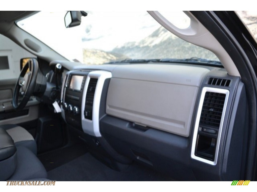 2009 Ram 1500 SLT Quad Cab 4x4 - Brilliant Black Crystal Pearl / Dark Slate Gray photo #16