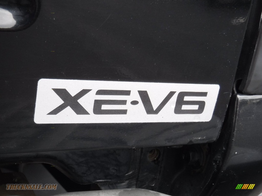 2004 Frontier XE V6 Crew Cab 4x4 - Super Black / Charcoal photo #11