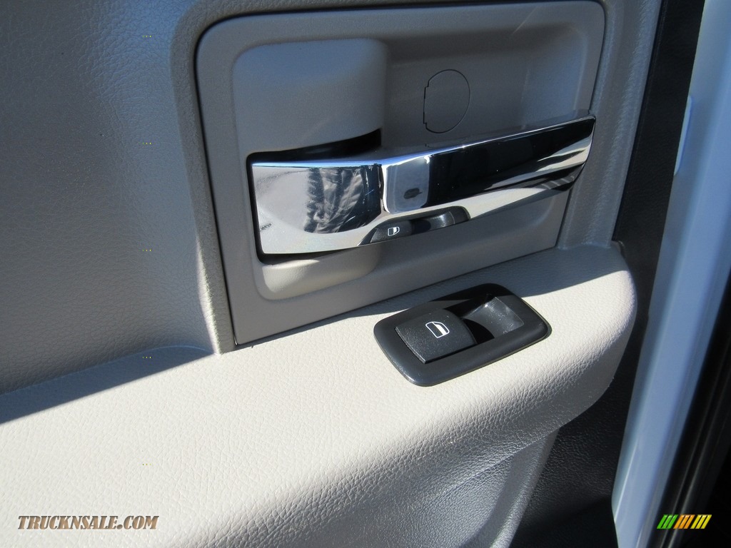 2011 Ram 1500 SLT Quad Cab 4x4 - Bright White / Dark Slate Gray/Medium Graystone photo #26