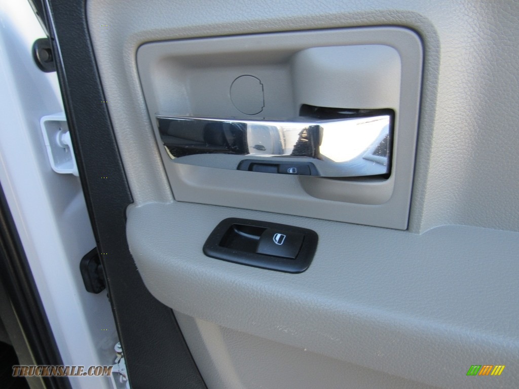 2011 Ram 1500 SLT Quad Cab 4x4 - Bright White / Dark Slate Gray/Medium Graystone photo #32