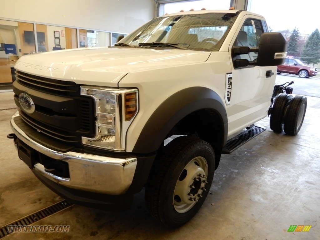 2019 F450 Super Duty XL Regular Cab 4x4 Chassis - Oxford White / Earth Gray photo #5