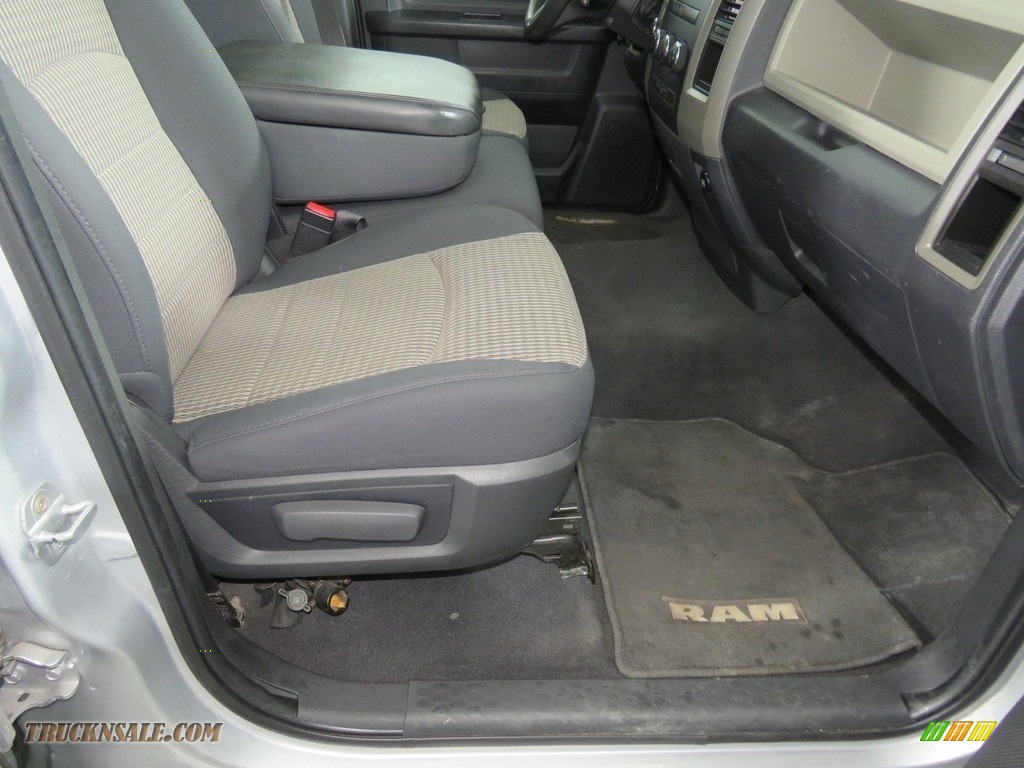 2011 Ram 1500 ST Quad Cab 4x4 - Bright Silver Metallic / Dark Slate Gray/Medium Graystone photo #25