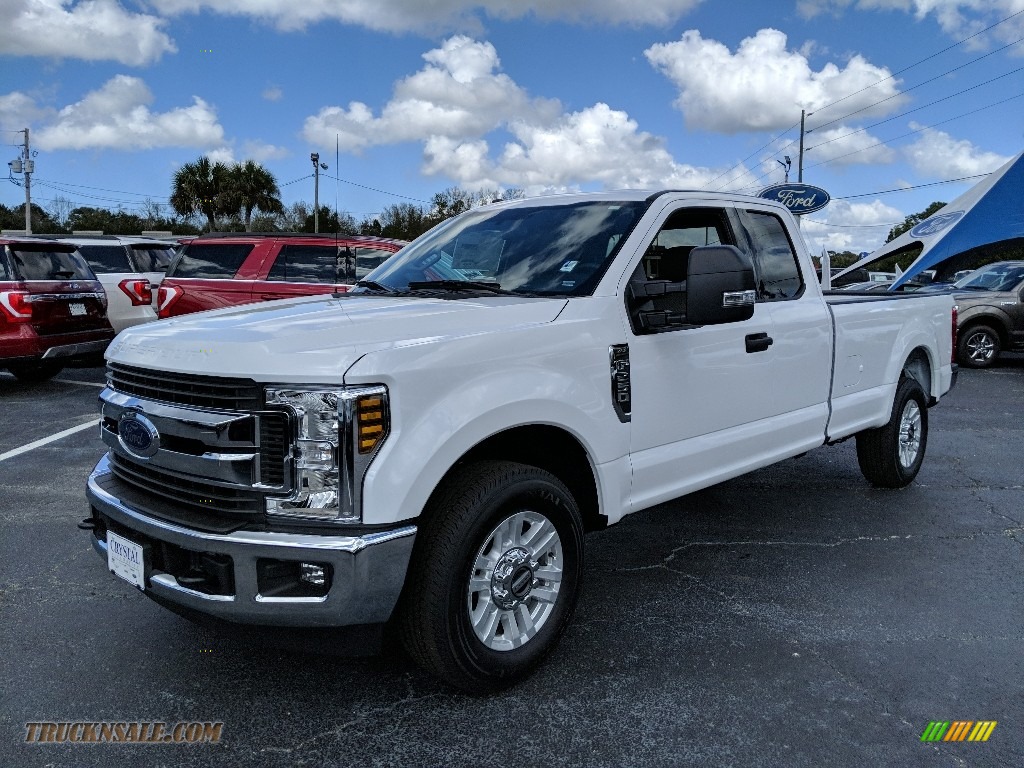Oxford White / Earth Gray Ford F250 Super Duty XLT SuperCab