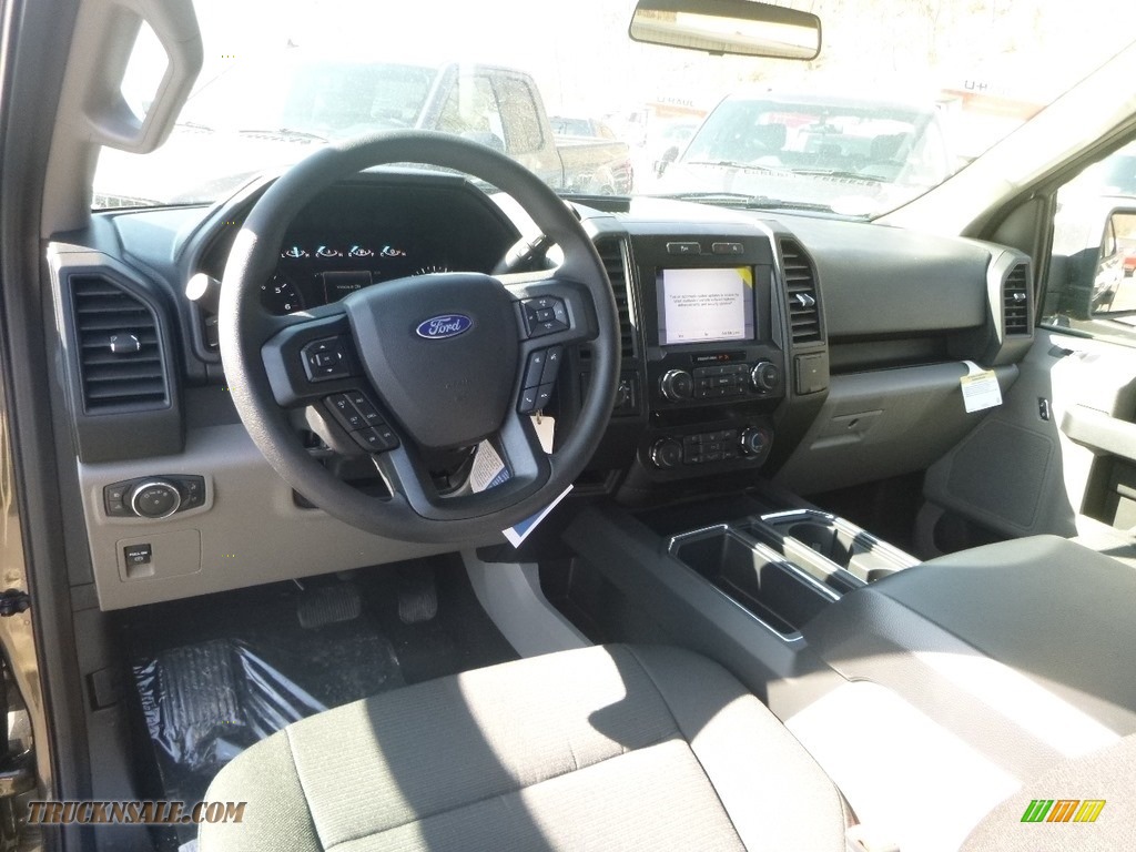 2019 F150 STX SuperCab 4x4 - Magnetic / Earth Gray photo #10
