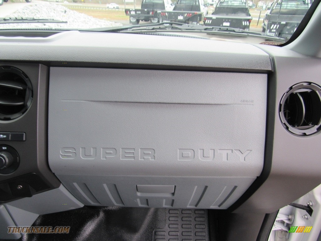2012 F250 Super Duty XL Crew Cab 4x4 - Oxford White / Steel photo #47