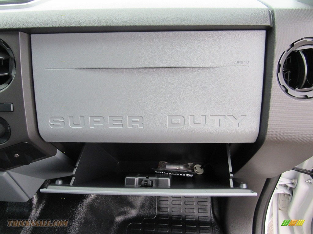 2012 F250 Super Duty XL Crew Cab 4x4 - Oxford White / Steel photo #48