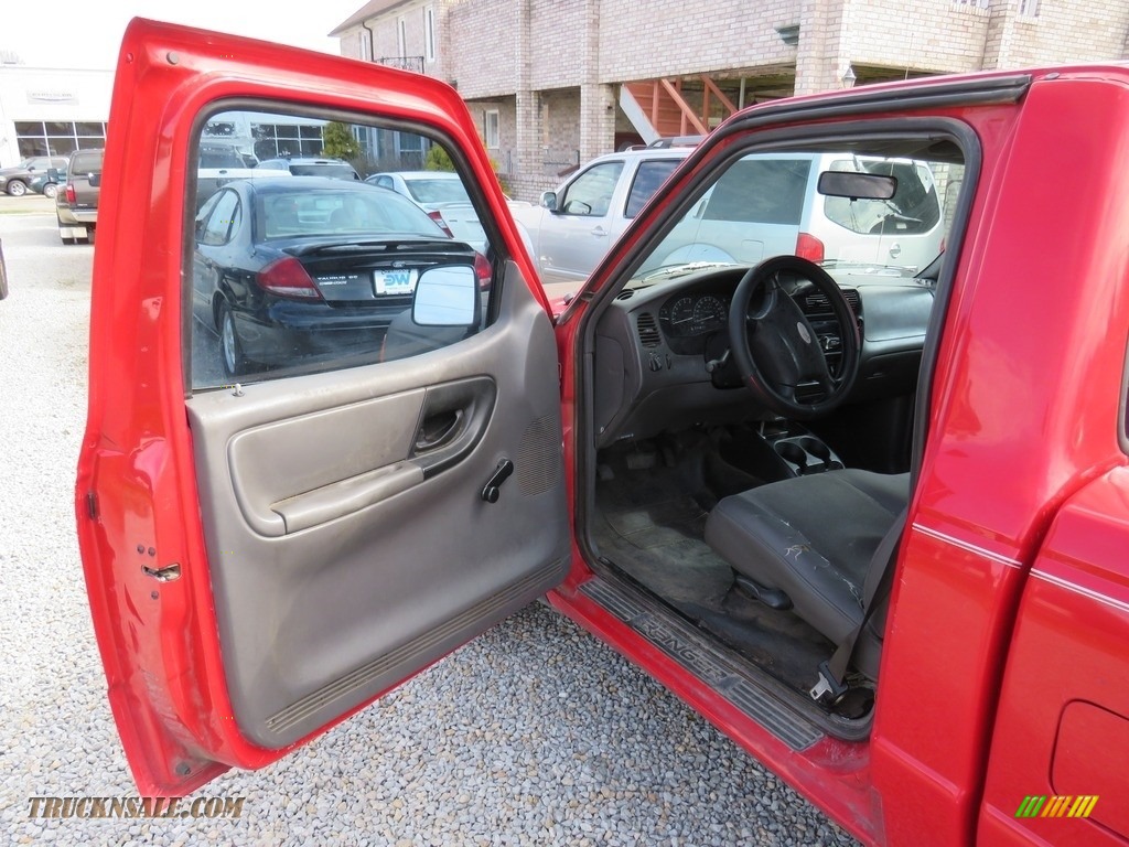 2001 Ranger XL Regular Cab - Bright Red / Dark Graphite photo #13