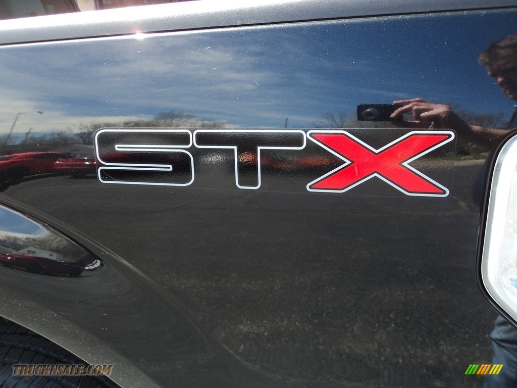 2011 F150 STX SuperCab - Tuxedo Black Metallic / Steel Gray photo #27