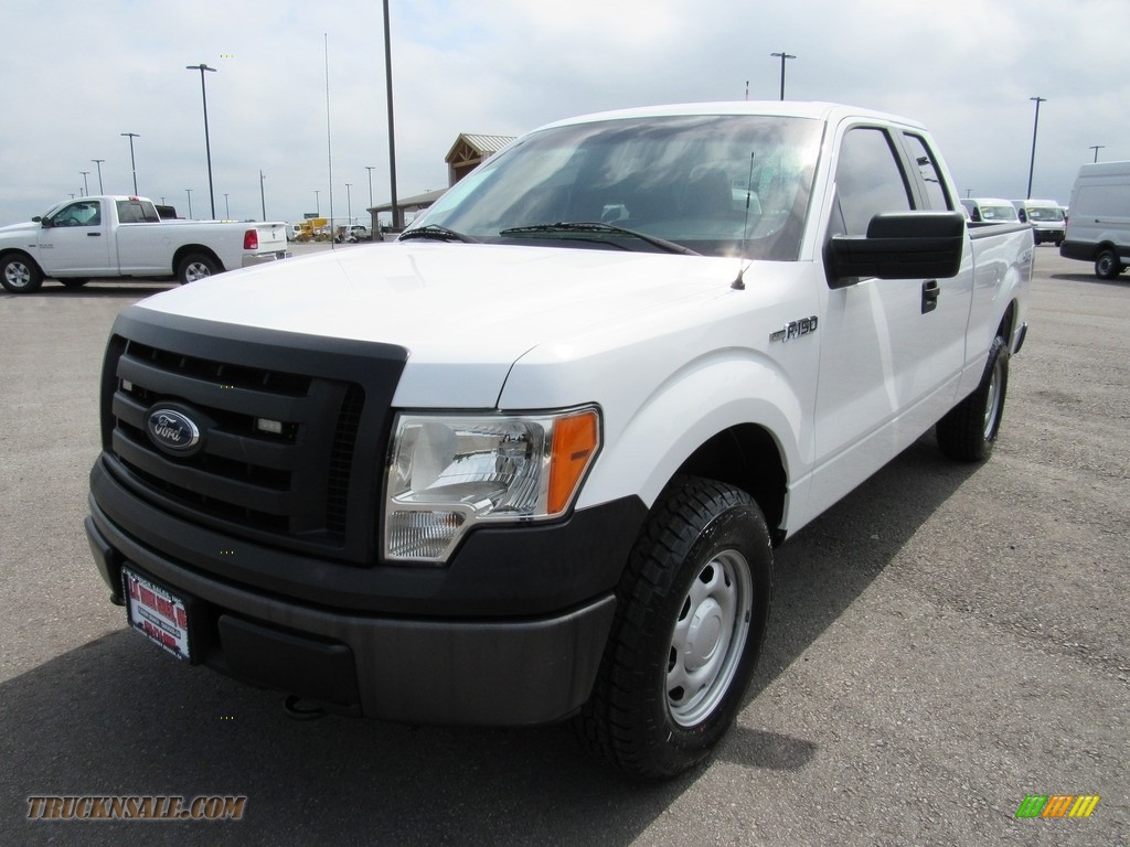 Oxford White / Steel Gray Ford F150 XL SuperCab 4x4