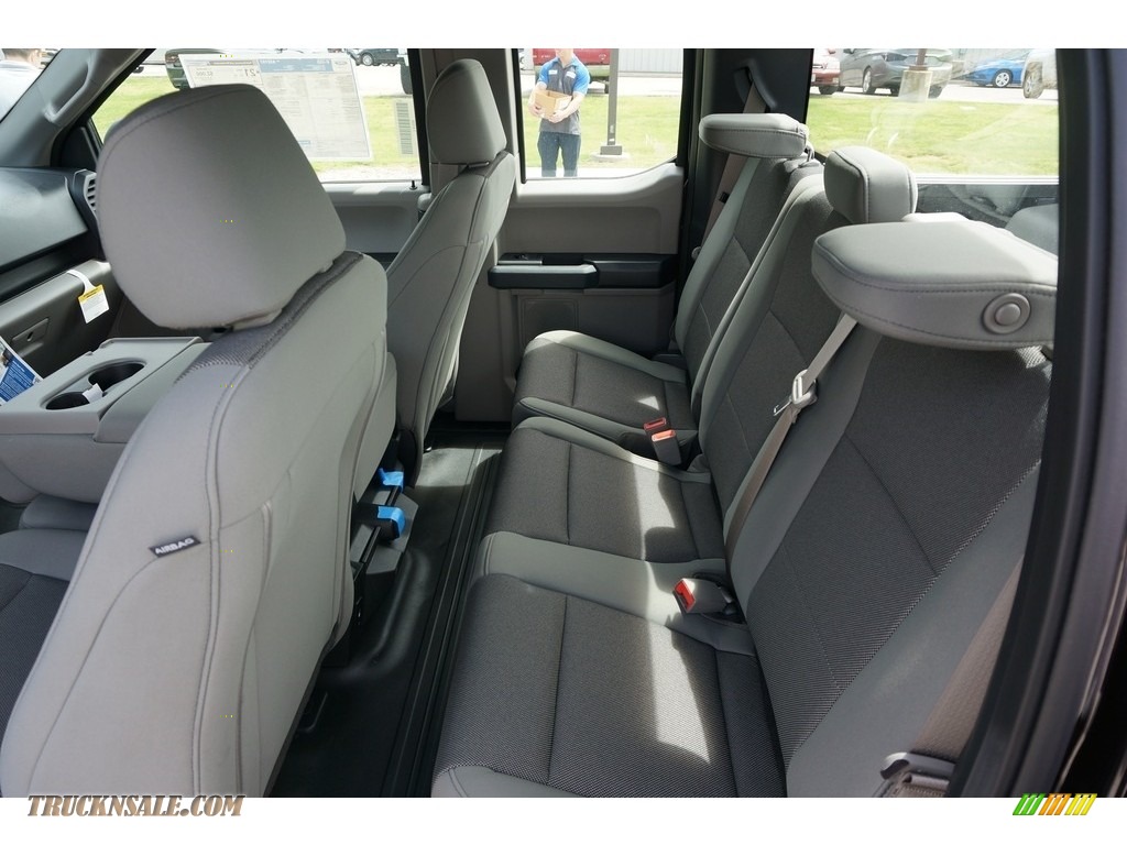 2019 F150 XL SuperCab 4x4 - Magma Red / Earth Gray photo #5