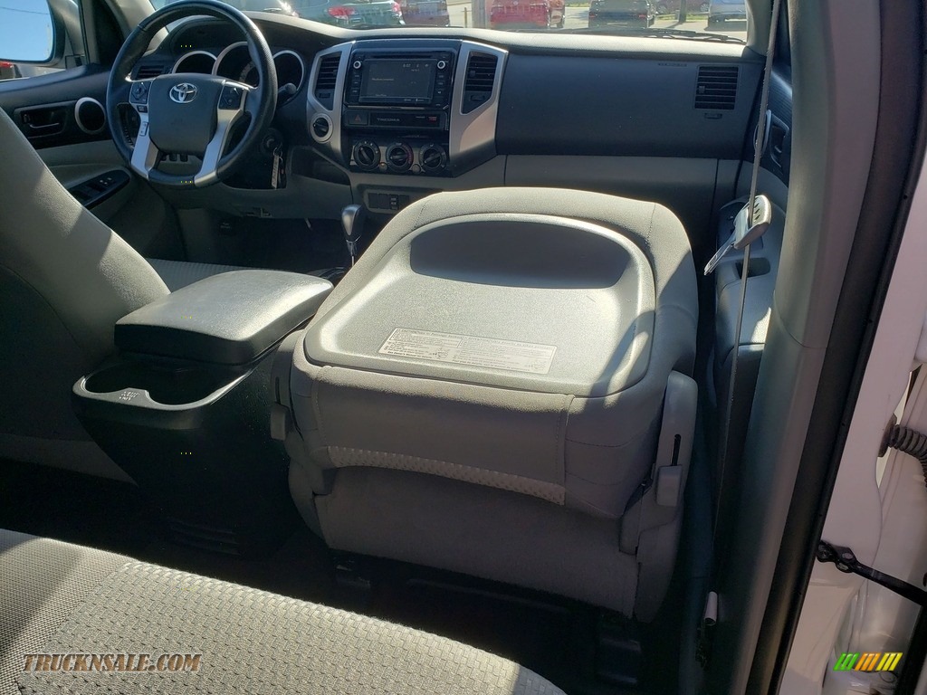 2015 Tacoma V6 Double Cab 4x4 - Super White / Graphite photo #44