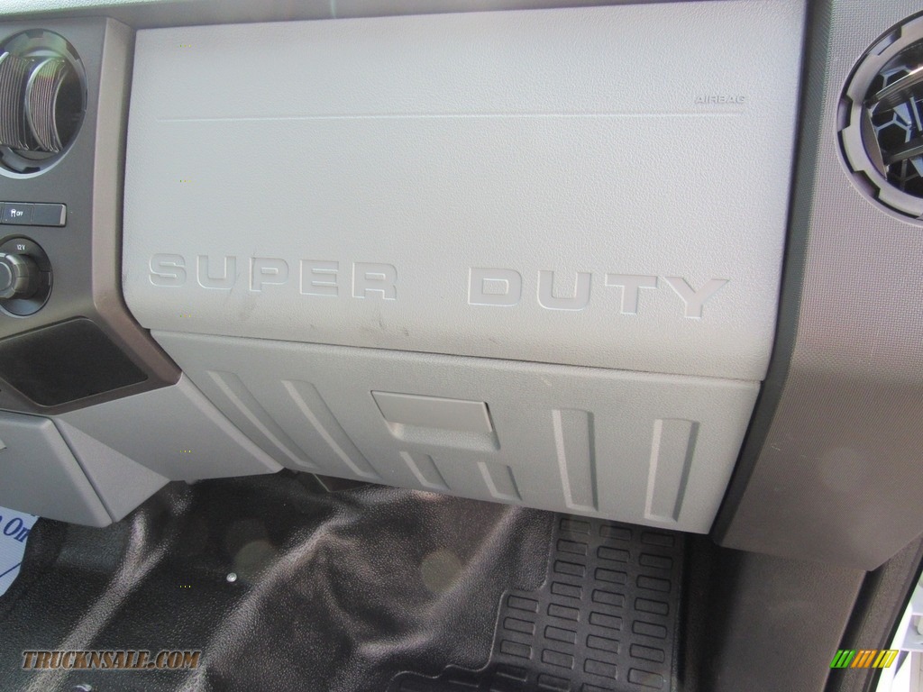 2015 F250 Super Duty XL Crew Cab - Oxford White / Steel photo #47