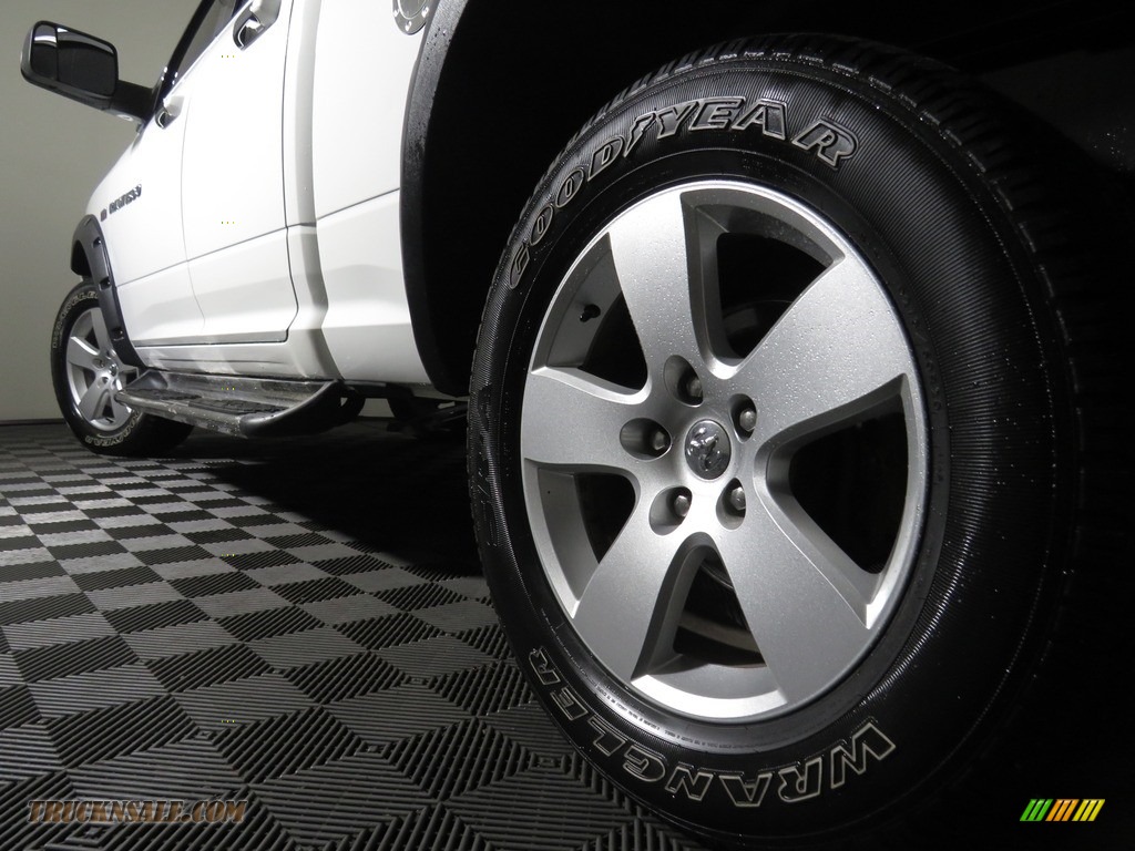 2011 Ram 1500 Big Horn Quad Cab 4x4 - Bright White / Dark Slate Gray/Medium Graystone photo #9