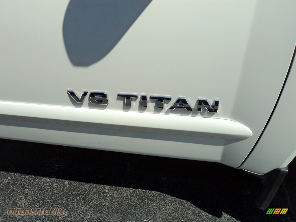 2010 Titan SE Crew Cab 4x4 - Blizzard White / Charcoal photo #24