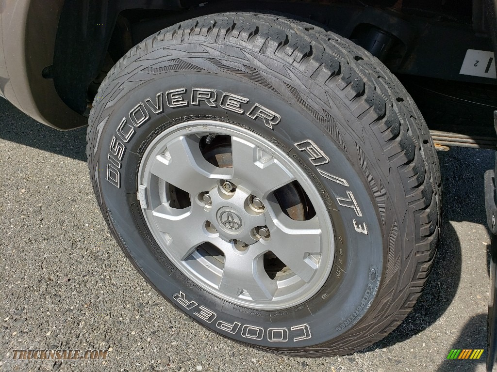 2014 Tacoma V6 SR5 Double Cab 4x4 - Pyrite Mica / Graphite photo #25