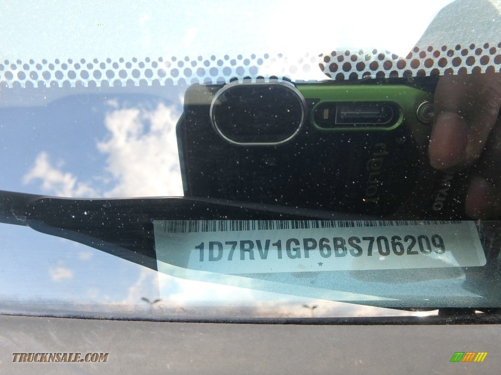 2011 Ram 1500 SLT Quad Cab 4x4 - Mineral Gray Metallic / Dark Slate Gray/Medium Graystone photo #17