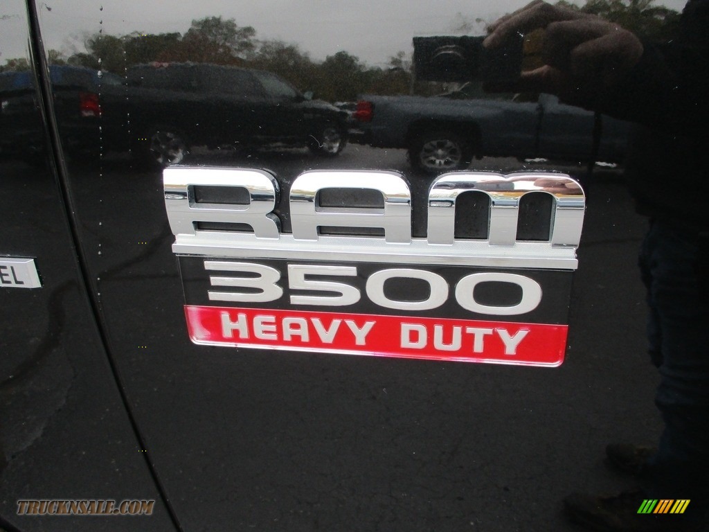 2011 Ram 3500 HD SLT Crew Cab 4x4 - Brilliant Black Crystal Pearl / Dark Slate Gray/Medium Graystone photo #38