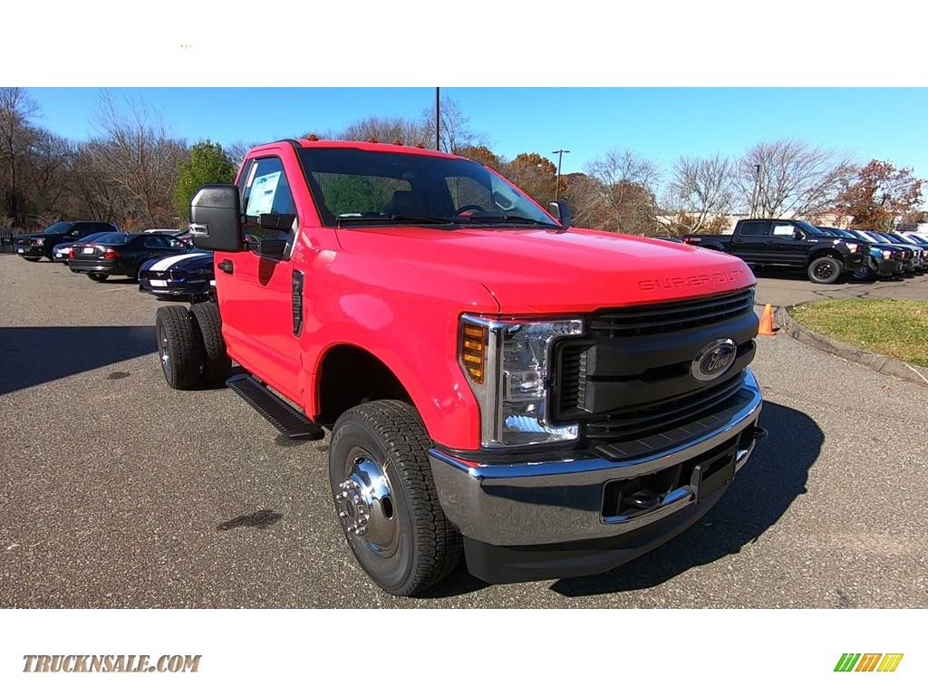 2019 F350 Super Duty XL Regular Cab 4x4 Chassis - Race Red / Earth Gray photo #2