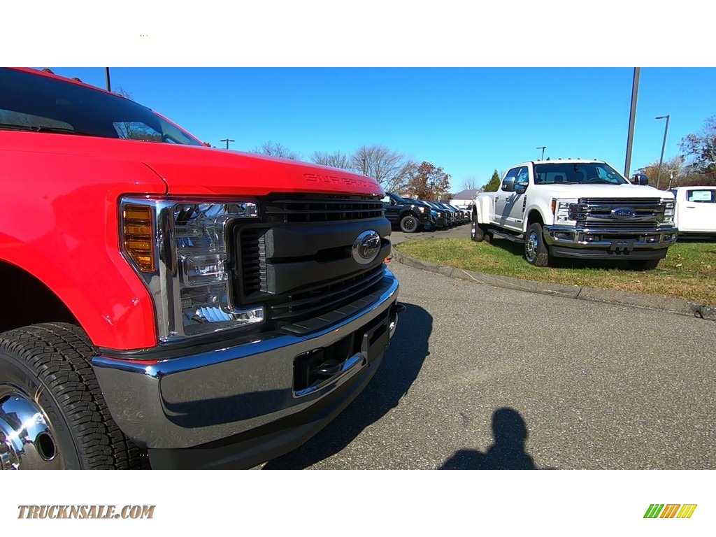 2019 F350 Super Duty XL Regular Cab 4x4 Chassis - Race Red / Earth Gray photo #76