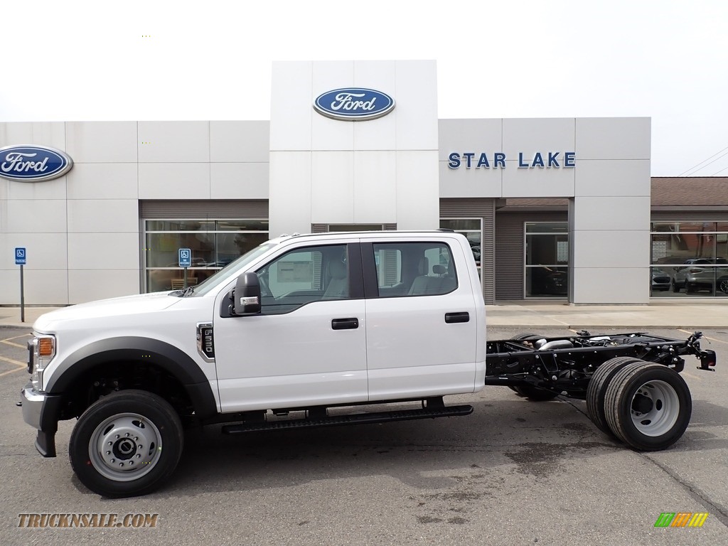 Oxford White / Earth Gray Ford F550 Super Duty XL Crew Cab 4x4 Chassis