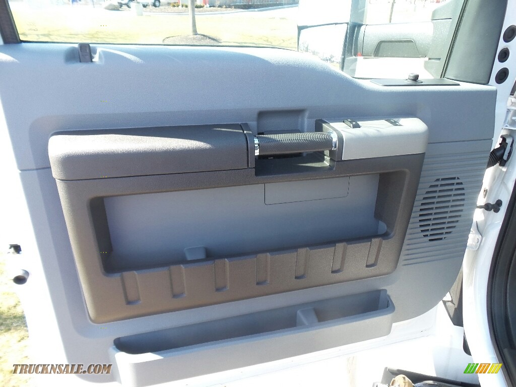 2019 F750 Super Duty Regular Cab Chassis - Oxford White / Earth Gray photo #11