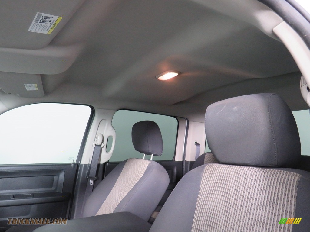 2011 Ram 2500 HD ST Crew Cab 4x4 - Bright White / Dark Slate/Medium Graystone photo #39