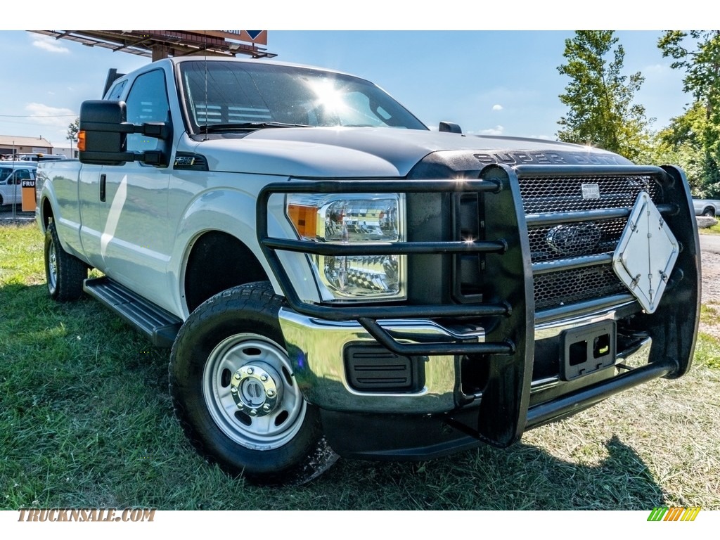 2015 Ford F250 Super Duty XLT Super Cab 4x4 in Oxford White A28021