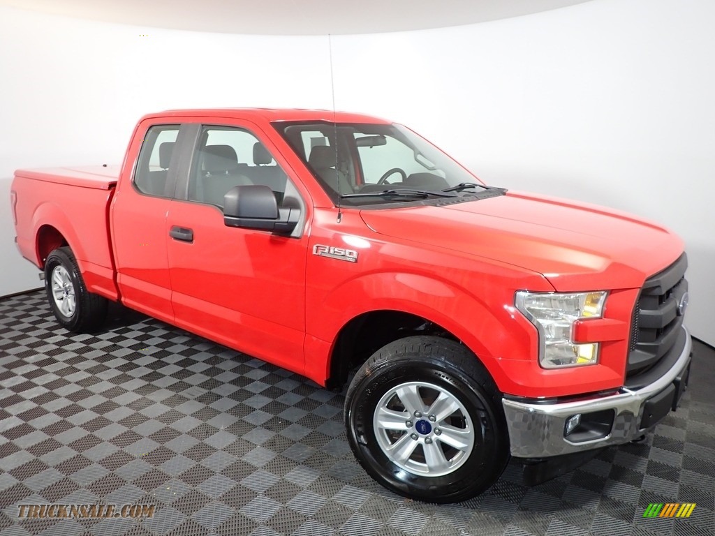2017 F150 XL SuperCab 4x4 - Race Red / Earth Gray photo #2