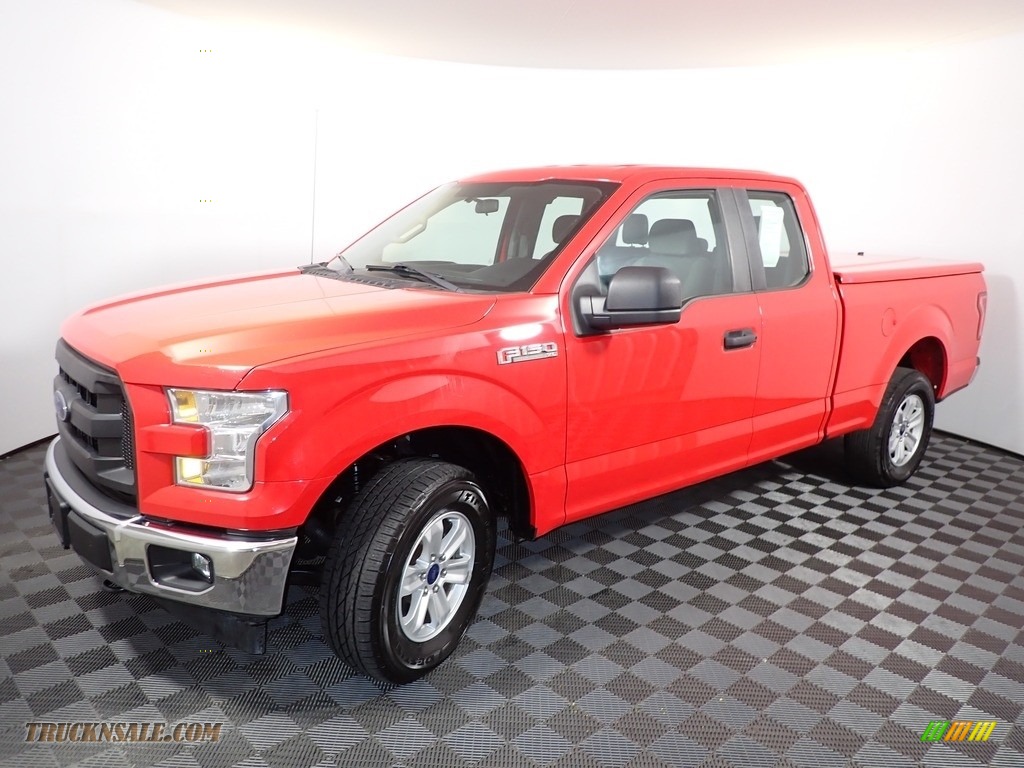 2017 F150 XL SuperCab 4x4 - Race Red / Earth Gray photo #7