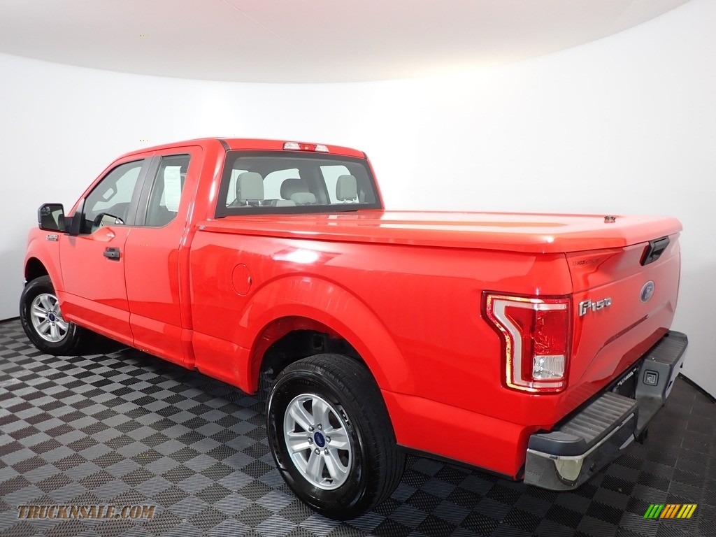 2017 F150 XL SuperCab 4x4 - Race Red / Earth Gray photo #9
