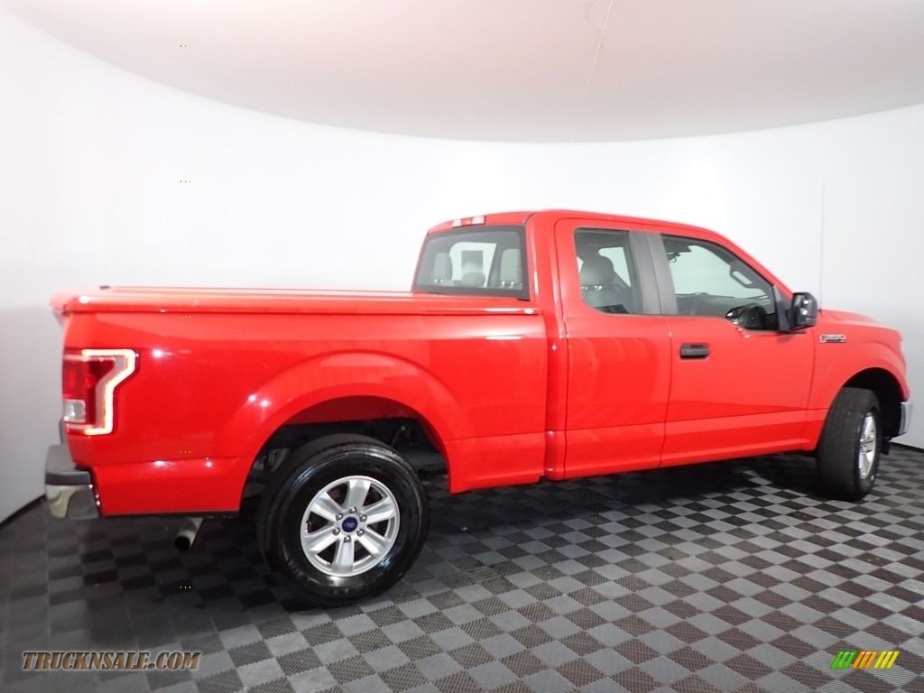 2017 F150 XL SuperCab 4x4 - Race Red / Earth Gray photo #13