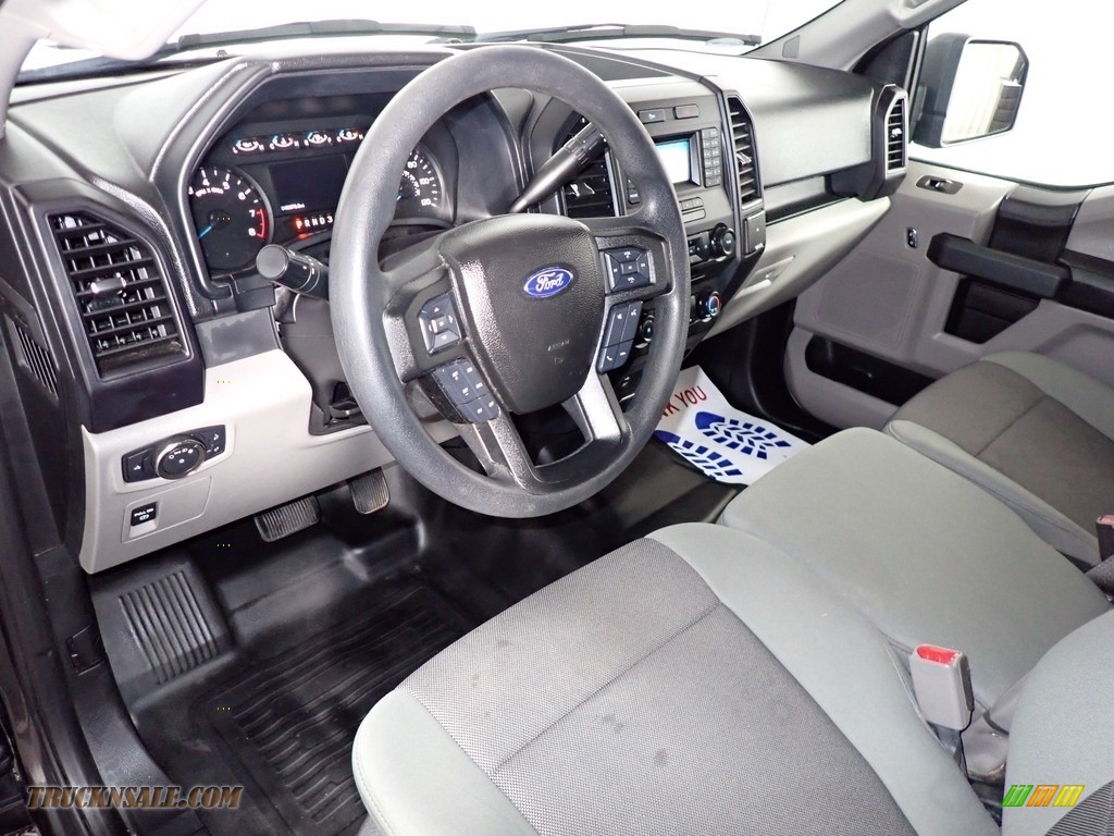2017 F150 XL SuperCab 4x4 - Magnetic / Earth Gray photo #16