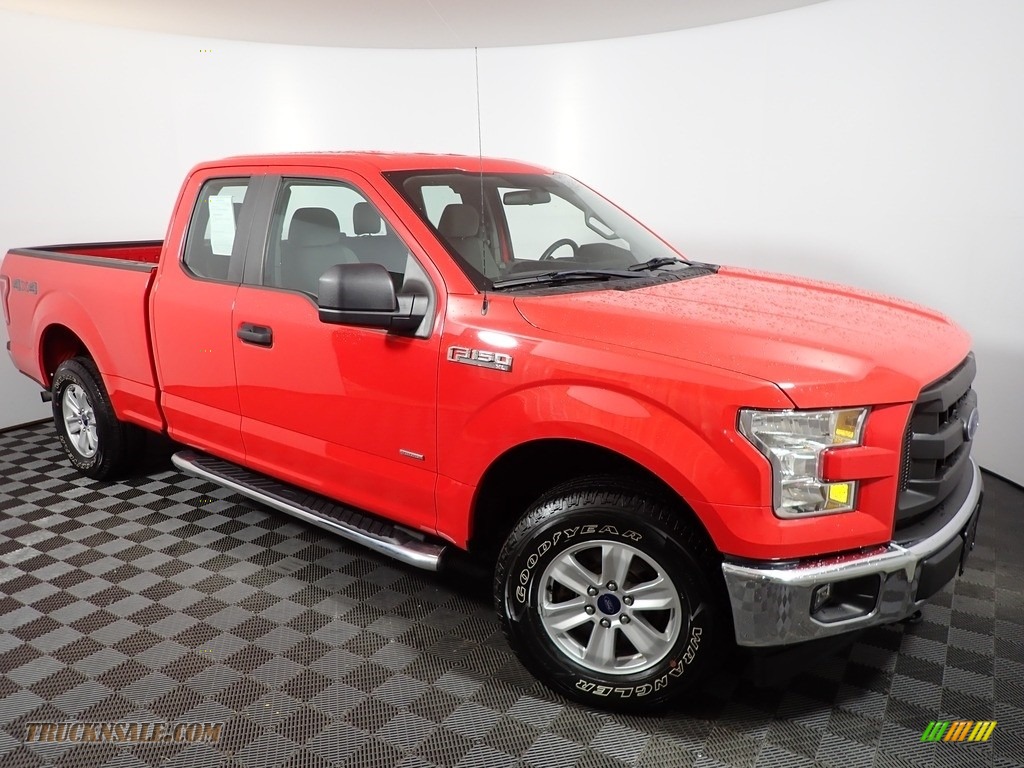 2017 F150 XL SuperCab 4x4 - Race Red / Earth Gray photo #2