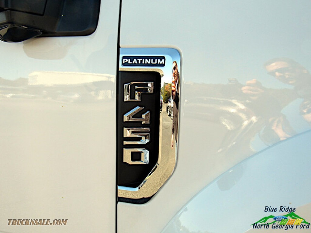 2020 F450 Super Duty Platinum Crew Cab 4x4 - Star White Metallic Tri-Coat / Black photo #38