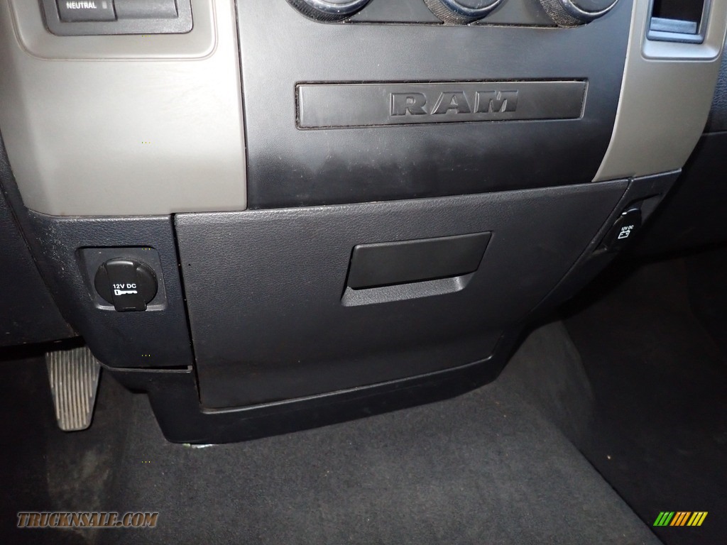 2011 Ram 1500 ST Quad Cab 4x4 - Hunter Green Pearl / Dark Slate Gray/Medium Graystone photo #25