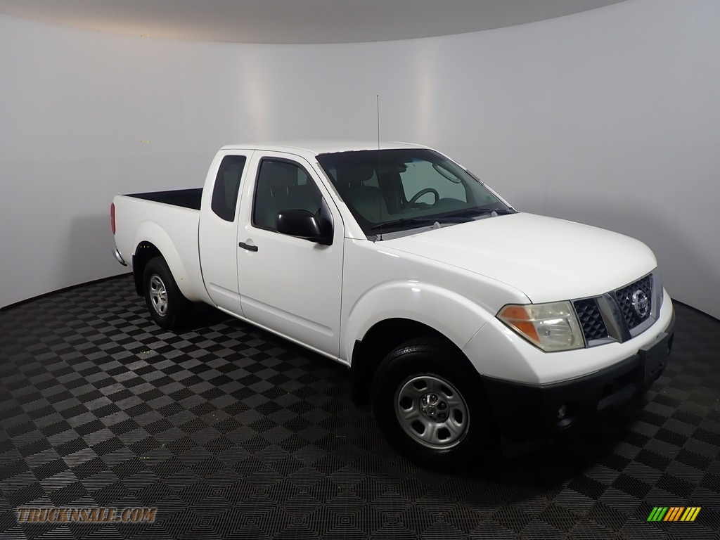 2006 Frontier XE King Cab - Avalanche White / Steel photo #2