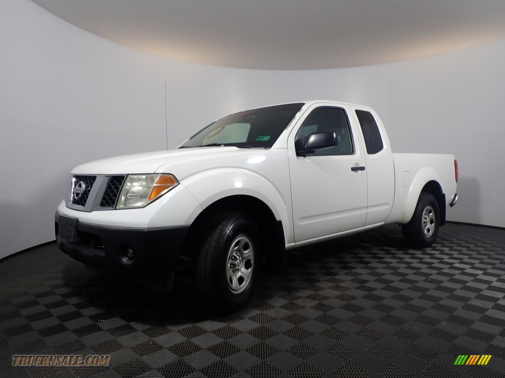 2006 Frontier XE King Cab - Avalanche White / Steel photo #8