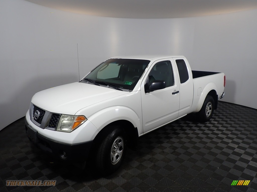 2006 Frontier XE King Cab - Avalanche White / Steel photo #9