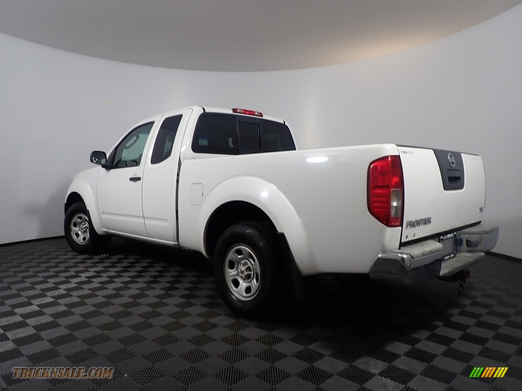 2006 Frontier XE King Cab - Avalanche White / Steel photo #11