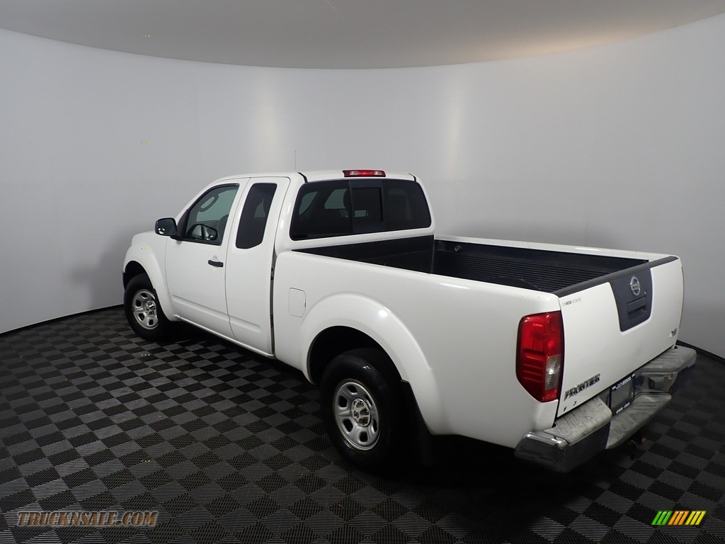 2006 Frontier XE King Cab - Avalanche White / Steel photo #12