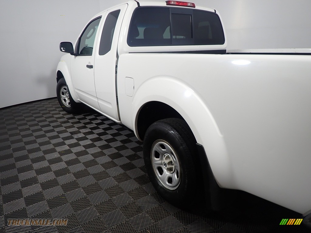 2006 Frontier XE King Cab - Avalanche White / Steel photo #17