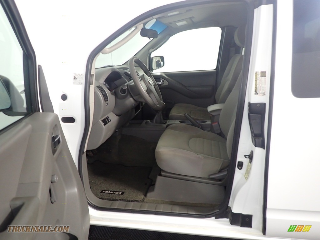 2006 Frontier XE King Cab - Avalanche White / Steel photo #21
