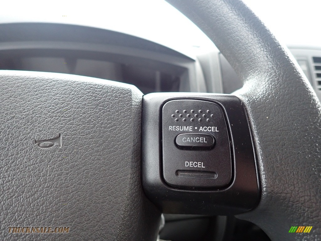 2005 Dakota ST Quad Cab 4x4 - Flame Red / Medium Slate Gray photo #22