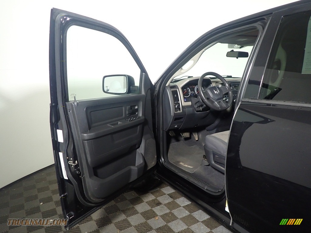 2011 Ram 1500 ST Quad Cab 4x4 - Brilliant Black Crystal Pearl / Dark Slate Gray/Medium Graystone photo #18